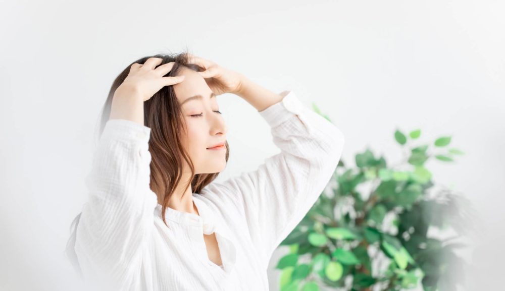 自宅でできるヘッドスパのやり方！セルフケアの効果と注意点を解説